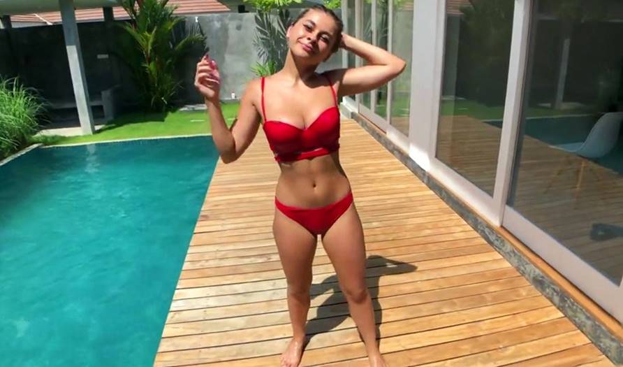 Деревенская русская шлюшка ебется с боссом: простая девка стонет от хуя начальника!