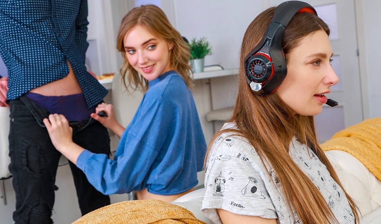 Украинская сучка крадет хуй сводной сестры: тайный трах за спиной! 🔥💦