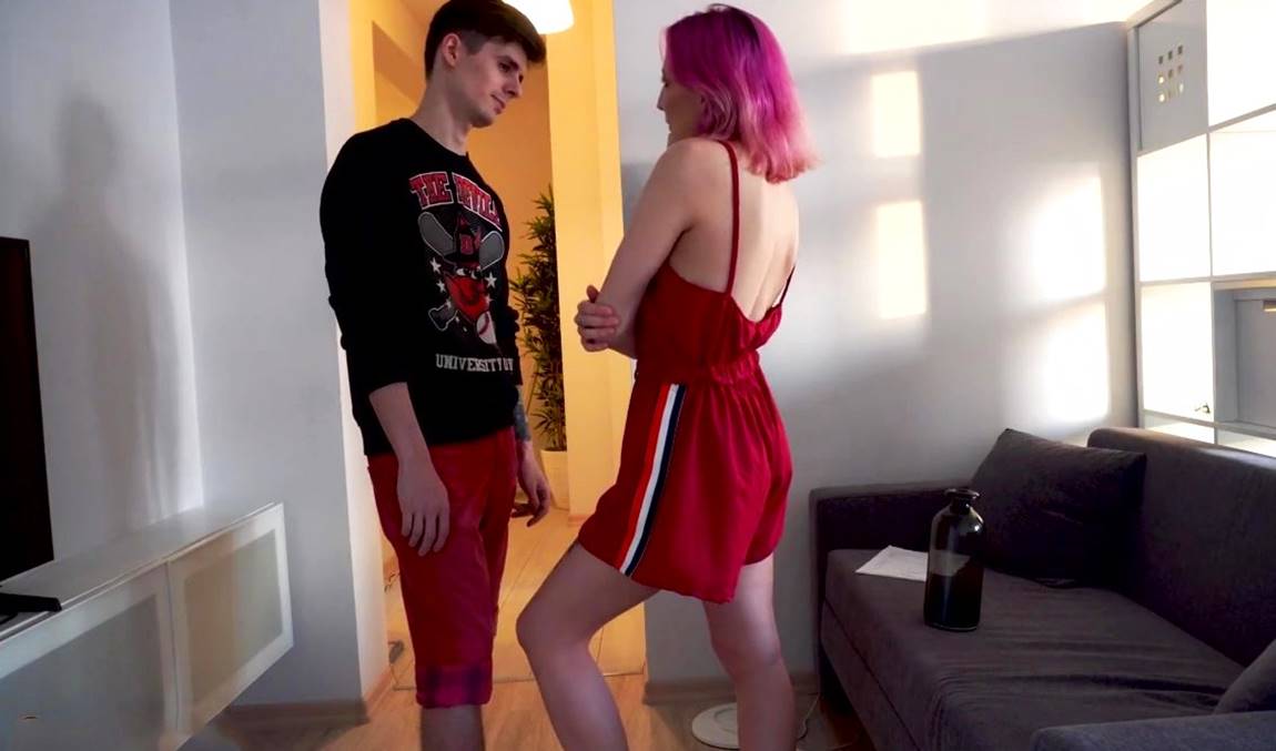 Сводная сестра соблазняет брата: запретный секс по обоюдному желанию! Жаркая страсть