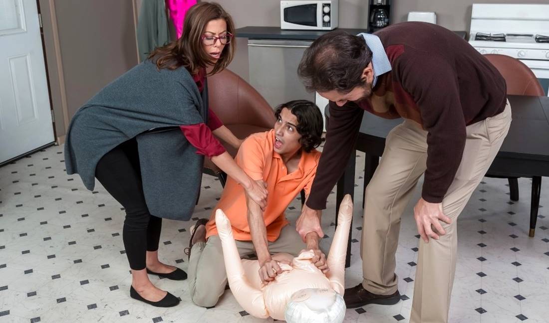 Мачеха пасынку: «Забудь надувную куклу, еби мою мокрую пизду жёстко!» Инцест-трах