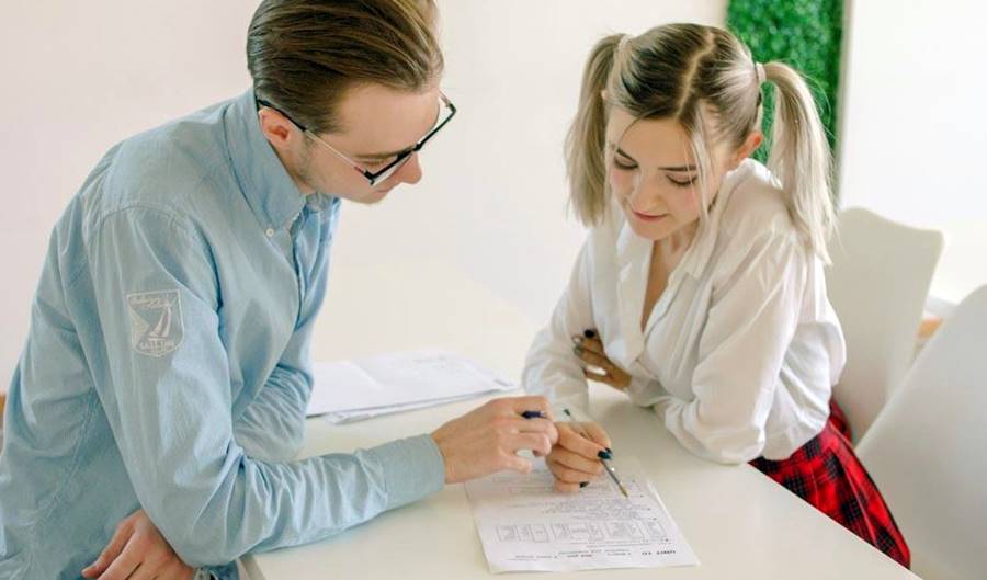 Русская студентка просит помощи с экзаменами: нежный трах и кремпай в киску!