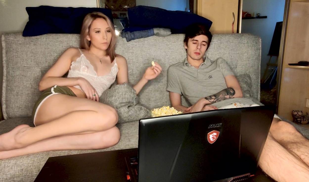 Русская сестрёнка: «Брат, выеби мою жопу вдвоём! Возбудилась от порно!»