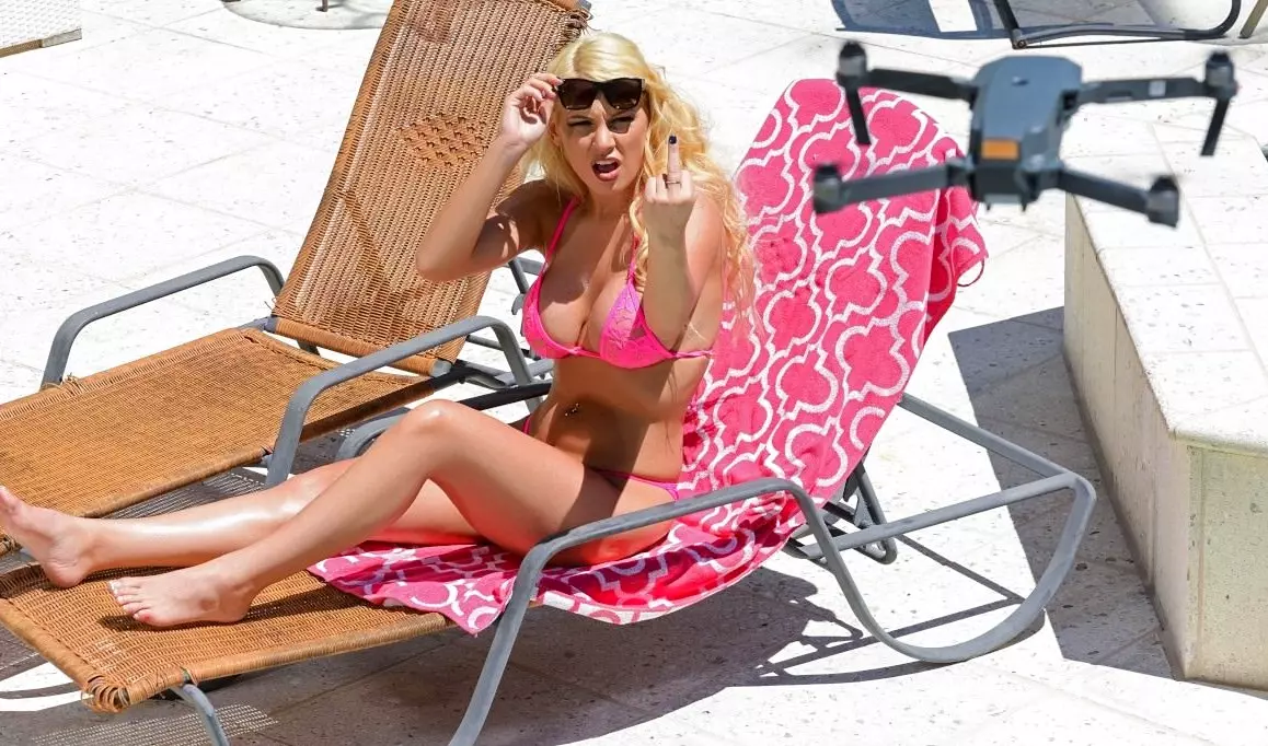 Сосед дроном шпионил за сочной блондинкой и отымел её, когда спалили на горячем!