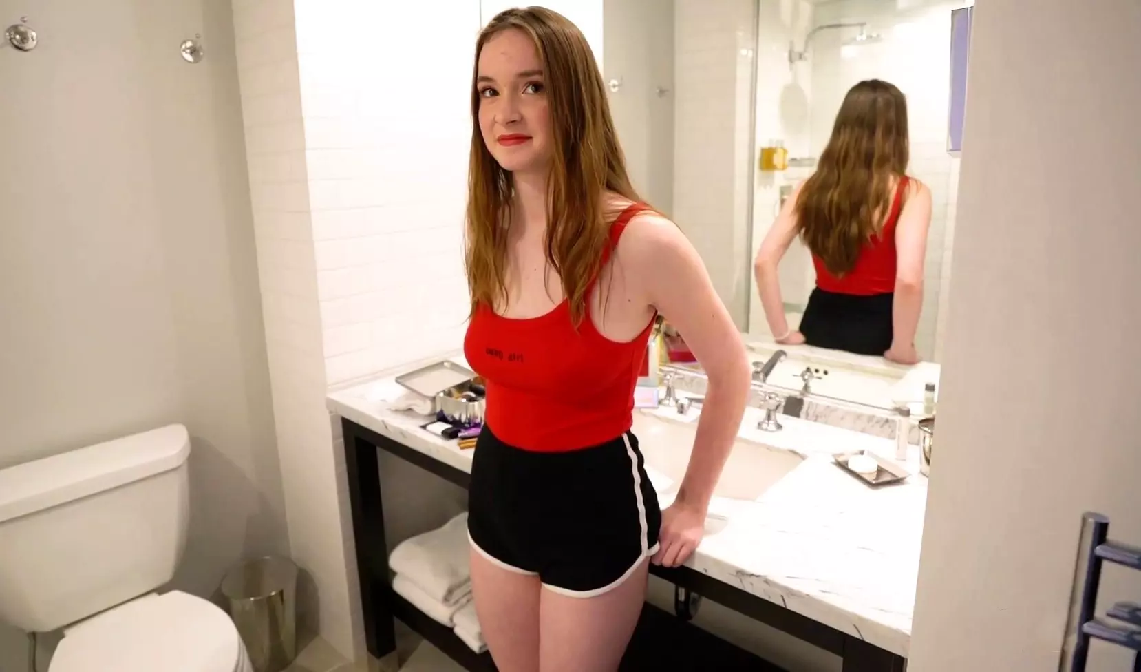 Первый порно-кастинг новенькой: сразу кремпай в тугую мокрую пиздёнку!