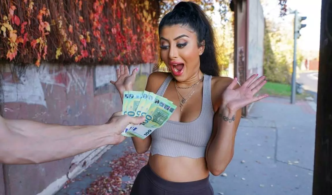 За бабки – твоя шлюха! Трахай куда хочешь: анал, рот, пизда без границ!