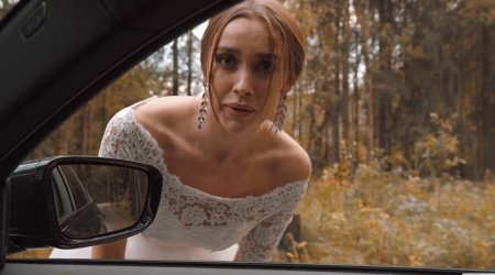 Сбежала от жениха — русская невеста-шлюшка стонет трахаясь с другим, а рогоносец жених всё еще ждет!