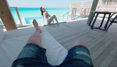 Русская барышня в бикини на отдыхе: первым делом находит красавчика и готовит жаркий перепихон!