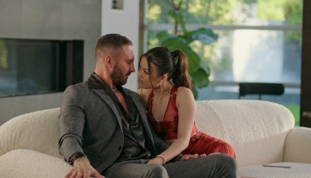 Товарищ заглянул в гости — и оказался в постели с красивой азиатской женой друга