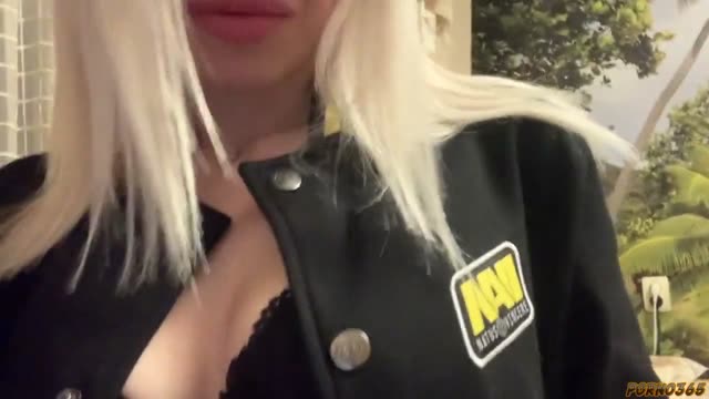 Блондинка сорвала джекпот для своего парня, а наградой стал анальный секс с окончанием внутрь
